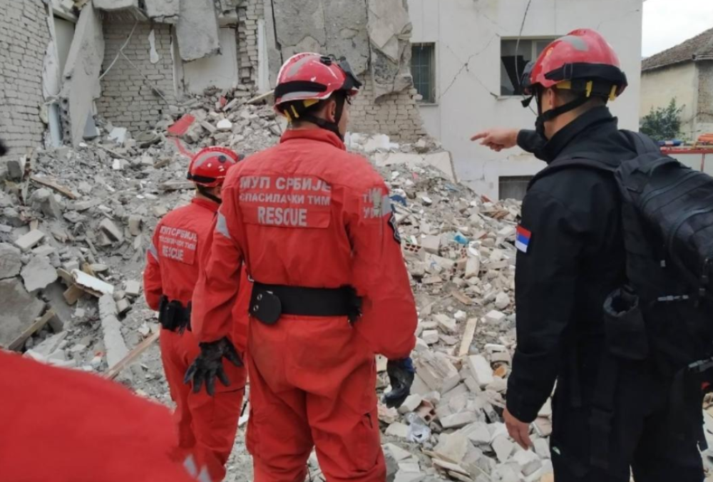 Sektor za vanredne situacije MUP hitno poslat na teren! Naši momci tragaju za preživelima