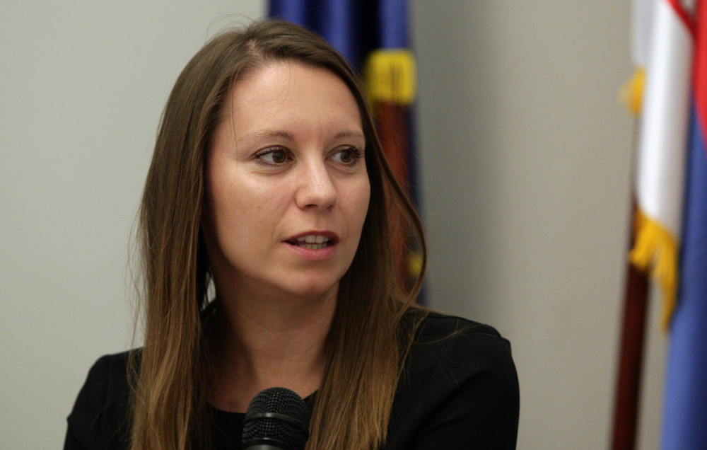 Rektorko, a da proverite i Anin doktorat?!