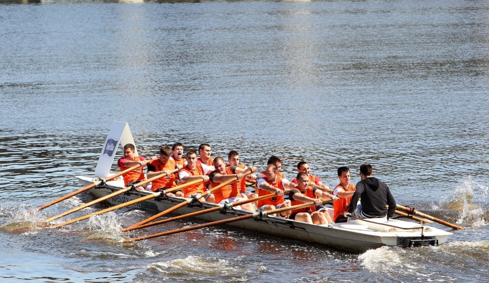 Sajla odsekla prste mladom veslaču dok je držao ponton!