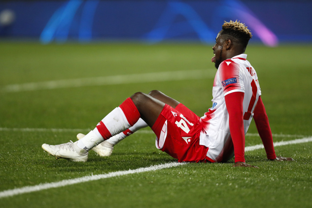 Verovali ili ne - fudbaler Zvezde pokreće dugmiće, a timovi igraju kako on želi