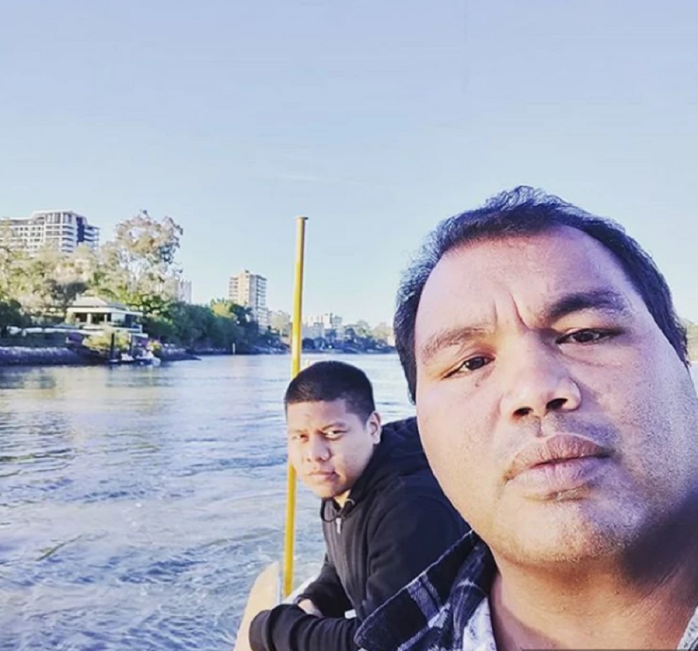 Odabrali su nasumičnog stanovnika Naurua, pa pozvali sve na dobro zezanje, kada se probudio nije mogao da veruje šta se dešava! (FOTO)