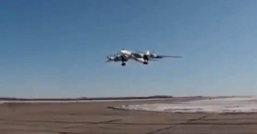 Ruski bombarderi doleteli iznenada! Deset sati nervirali lovce F-15 i F-16! A tu je bio kraj, pojavio se i Su-35S!