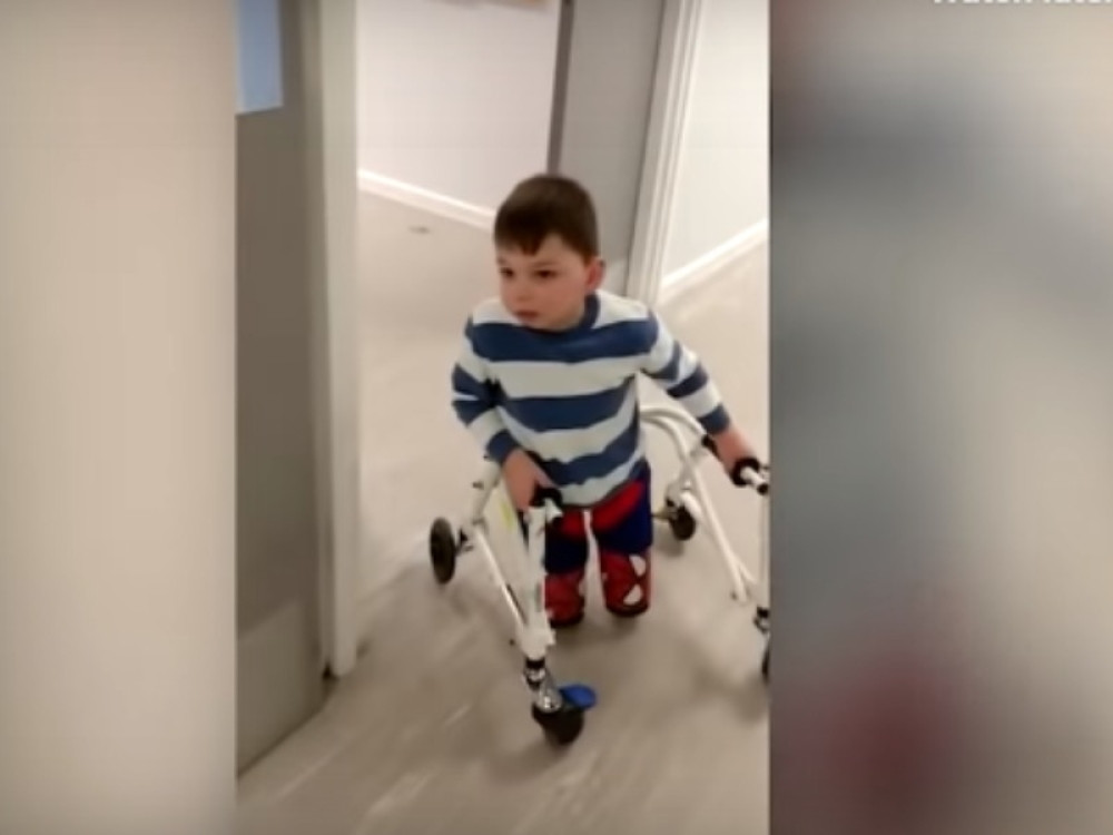 Roditelji sinu polomili sve udove, ostavili ga da umre! Lekari nesrećnom dečaku morali da amputiraju noge! (VIDEO)