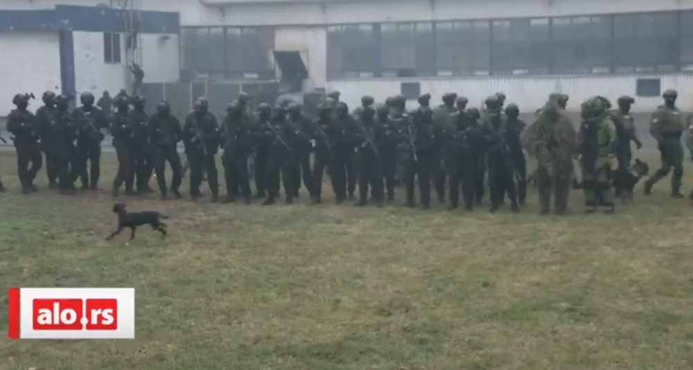 U Smederevo stigla Žandarmerija, antiterorističke i helikopterske jedinice, čeka se i predsednik Vučić!