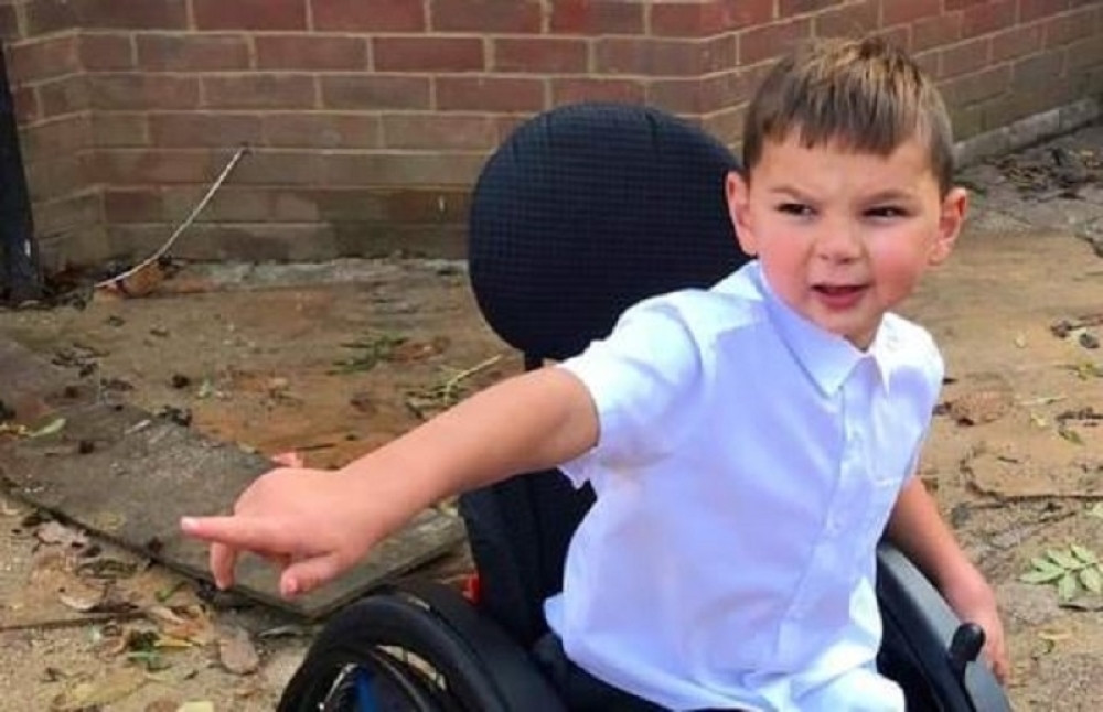 Toliko su zlostavljali svog sina da su mu sada amputirane obe noge