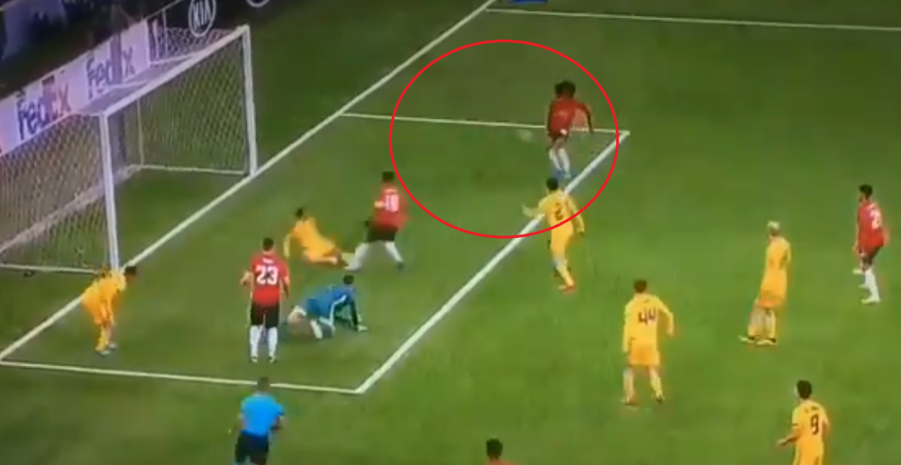 Nezamisliv promašaj devetnaestogodišnjeg napadača Junajteda, brzo usledila kazna (VIDEO)