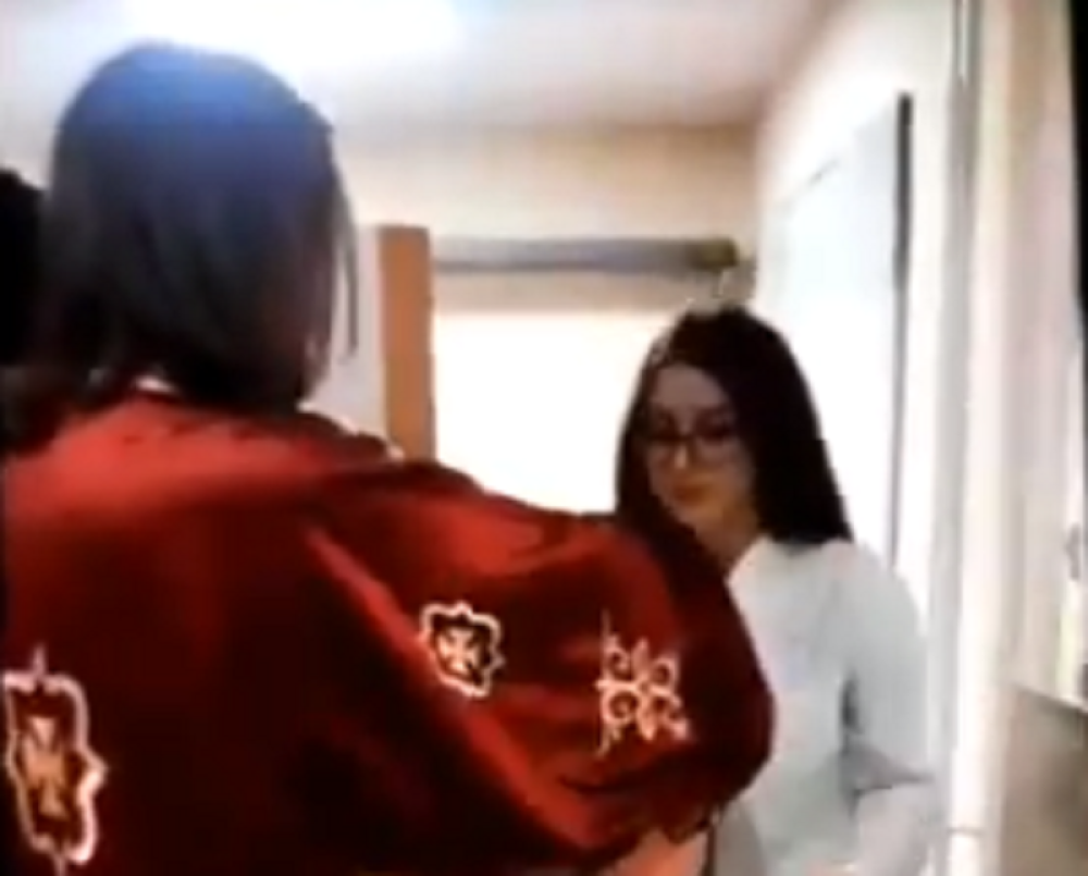 Mladić i devojka iz Novog Pazara opasno izvređali hrišćane usred Božićnog posta! (VIDEO)