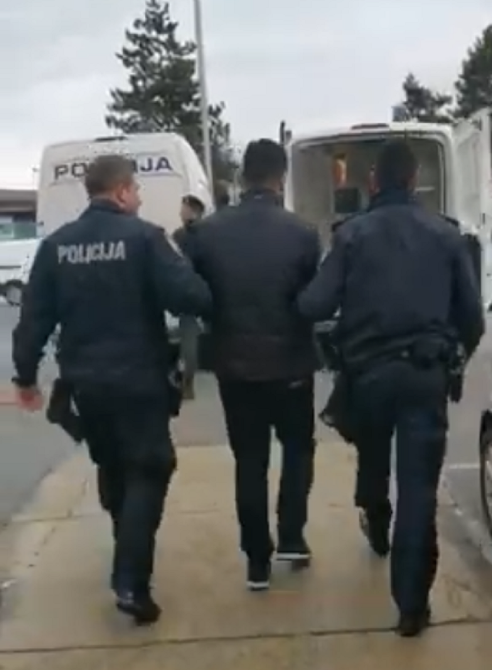 Policija ih privela, a onda je usledila iznenadna smrt u policijskoj stanici