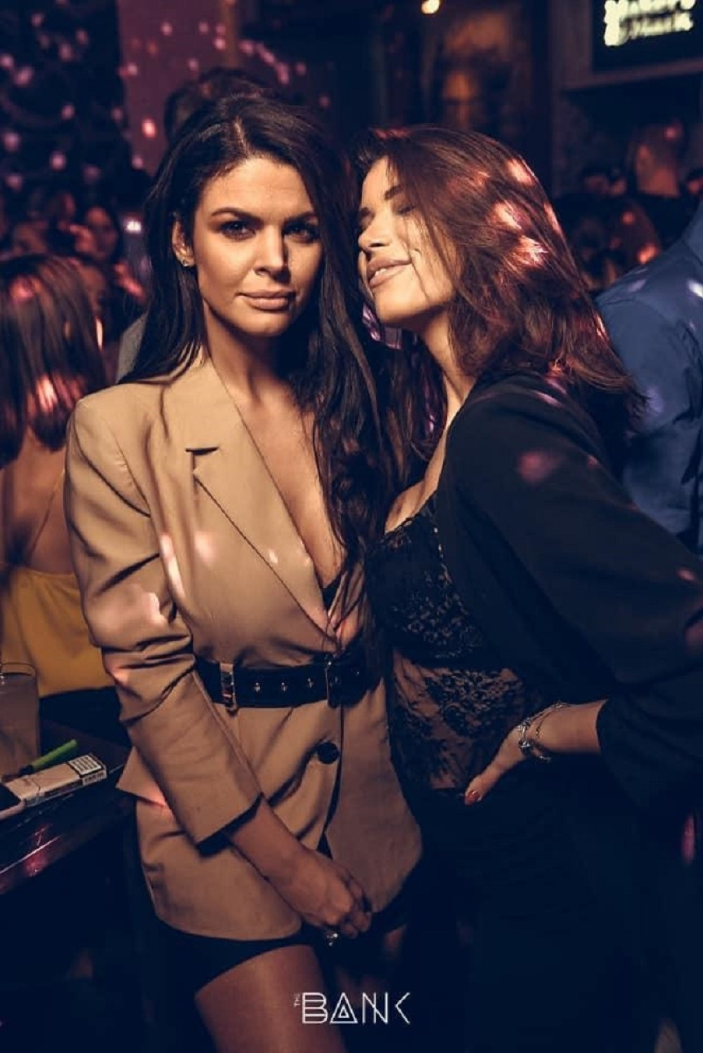 Gomila poznatih ličnosti na jednom mestu u beogradskom klubu "The Bank"