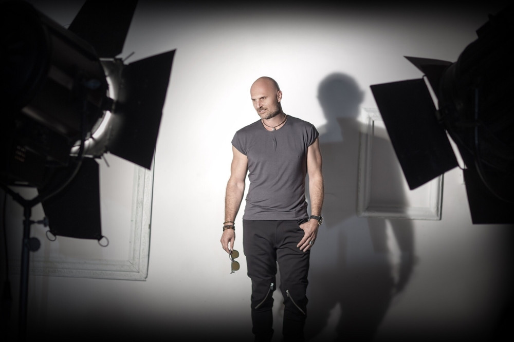 Mili odabrao novog pevača Miligrama, jednog od najboljih mladih vokala na Balkanu!