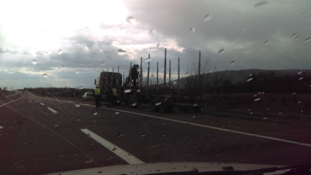 Smart je smrskan u sudaru s hladnjačom