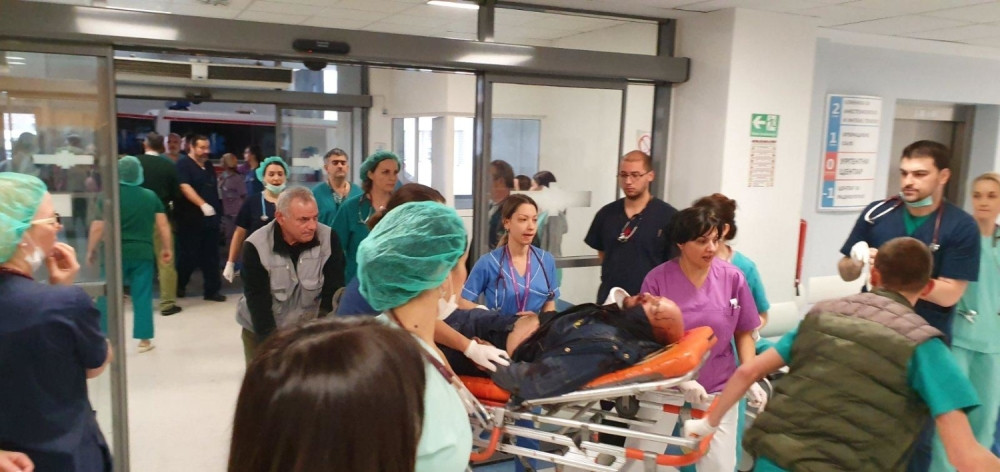 Poznata imena dvojice radnika poginulih u smrskanom kombiju! Povređeni radnik tvrdi da je među stradalima i njegov sin (19)!