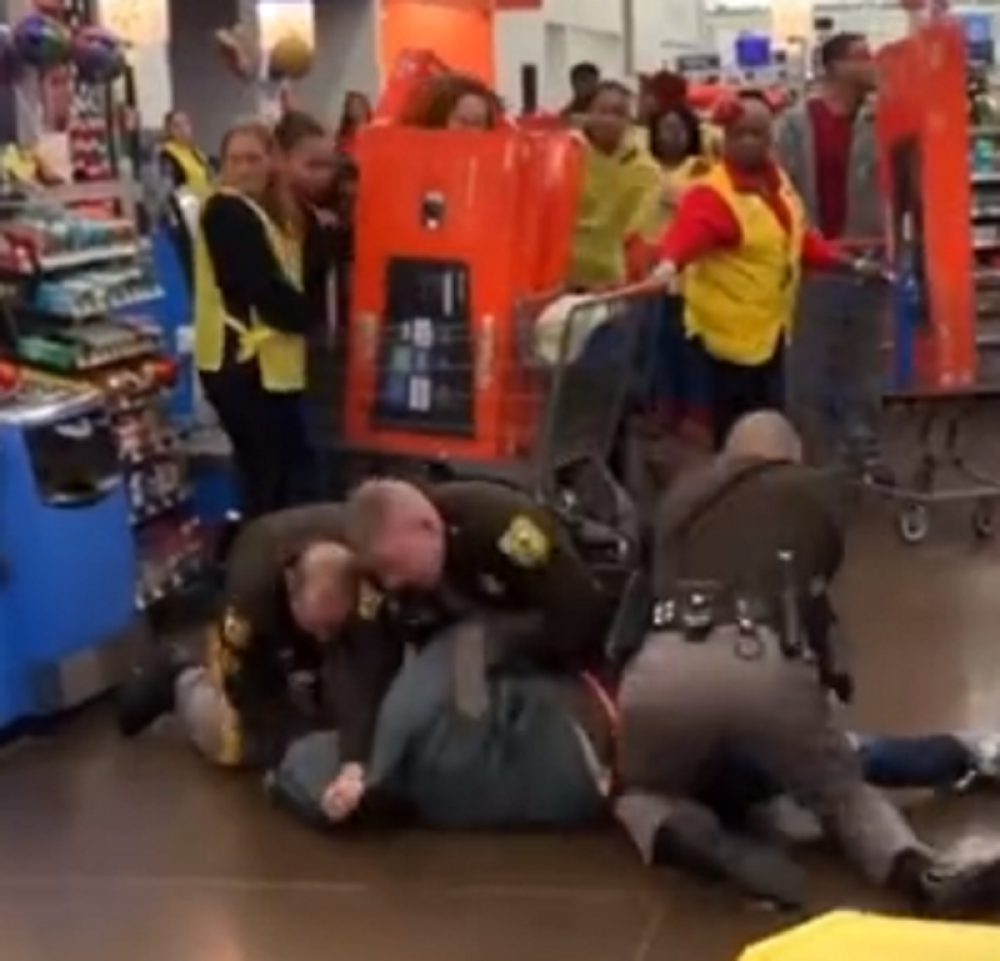 Izbila neviđena tuča među kupcima, pobesnela i policija