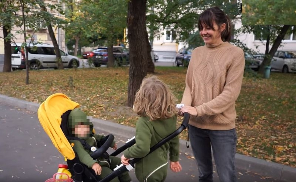Ruska porodica pre 20 godina i danas - nebo i zemlja! (VIDEO)