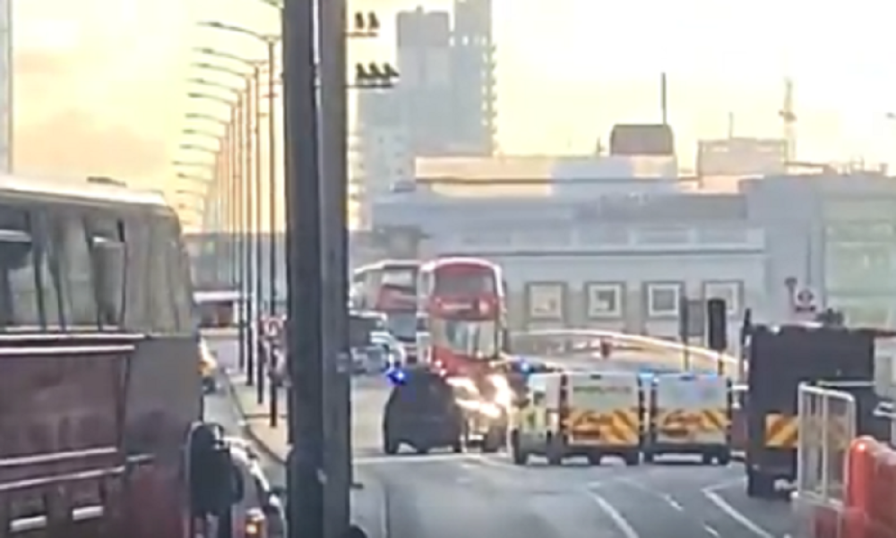 Evakuisano naselje, sumnjivo vozilo ostavljeno na parkingu!