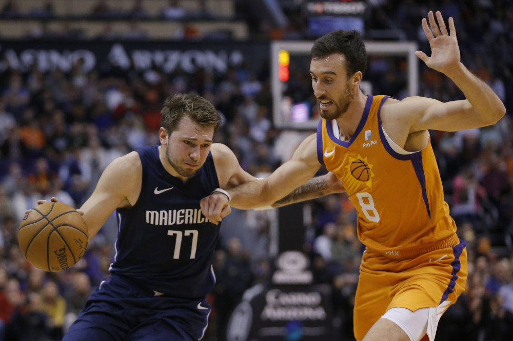 Strpao 42 poena, falio mu jedan skok za tripl-dabl, momak za koga je trejdovan je dao više od njega! (VIDEO)