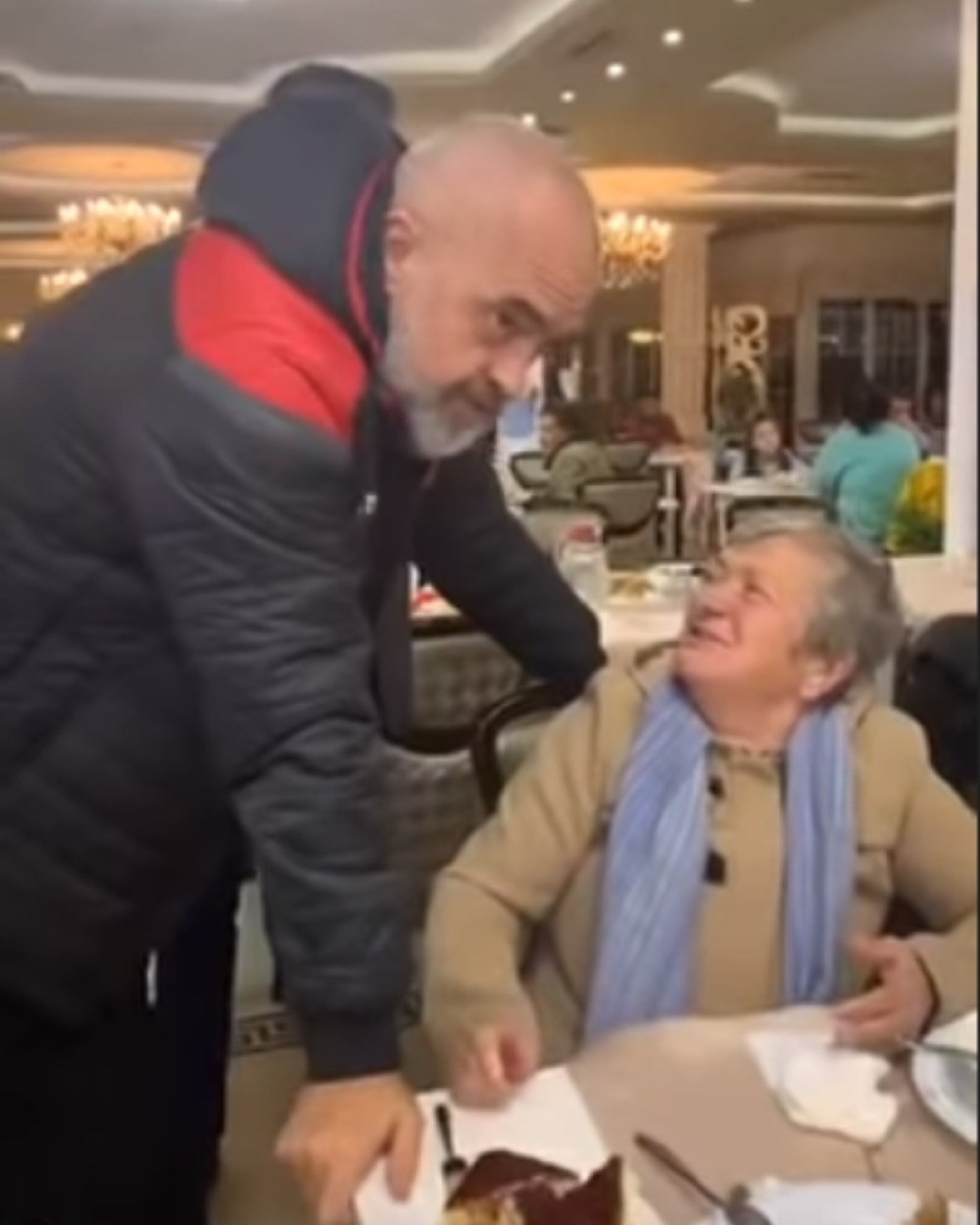 Sve su izgubili, krov nad glavom i svoje najbliže! Najugroženiji smešteni u luksuznim hotelima!