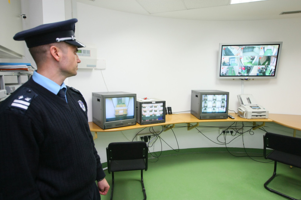 Još uvek se ne zna koliko je para uzeo! Uhapšen Srbin koji je sedam puta pokušao da prevari nemački sistem!