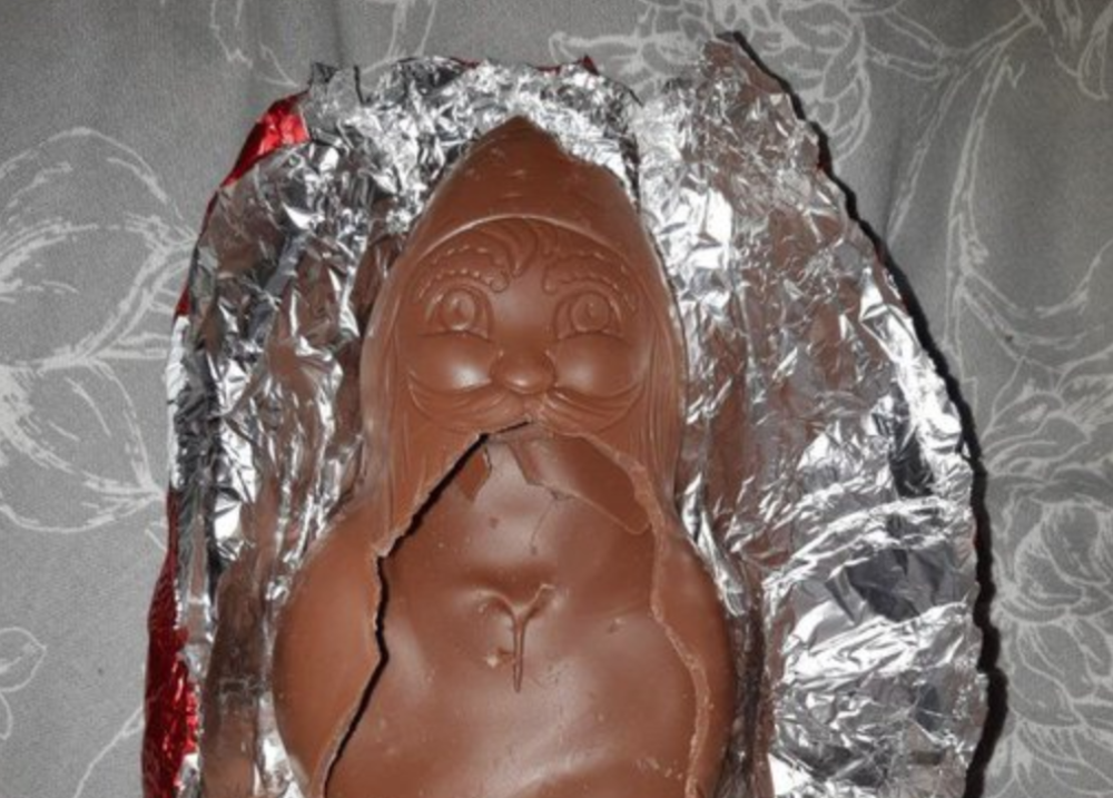 Plakao je od smeha kada je ugledao šta se stvarno nalazi unutra! (FOTO)