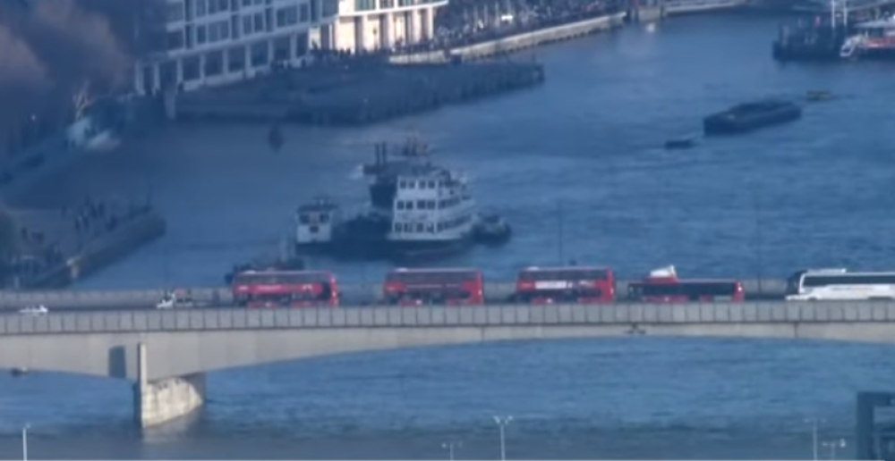 "Sakrio sam se iza školskog autobusa, a onda čuo rafale" (VIDEO)