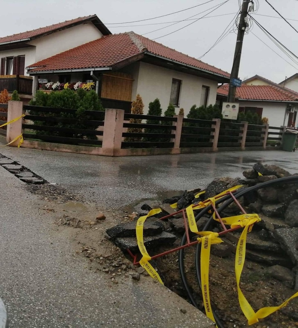 Postavljali kablove, pa ulice ostavili u katastrofalnom stanju