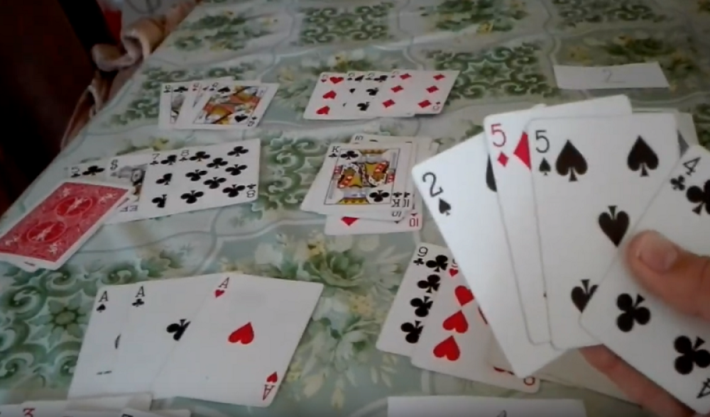 Iza likova kralja, kraljice i žandara krije se surova istorijska priča (VIDEO)