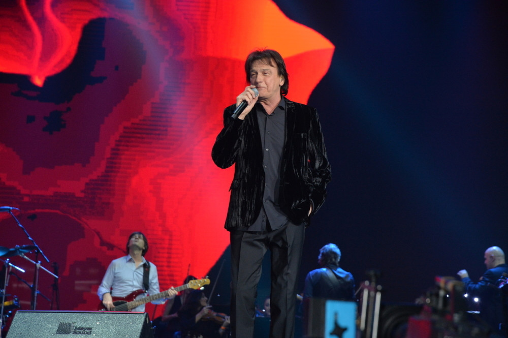 Svi znate Čoline hitove "Ruška" i "Ti možeš sve": Možete li da prepoznate pevačicu koja je glumila u njegovim spotovima?