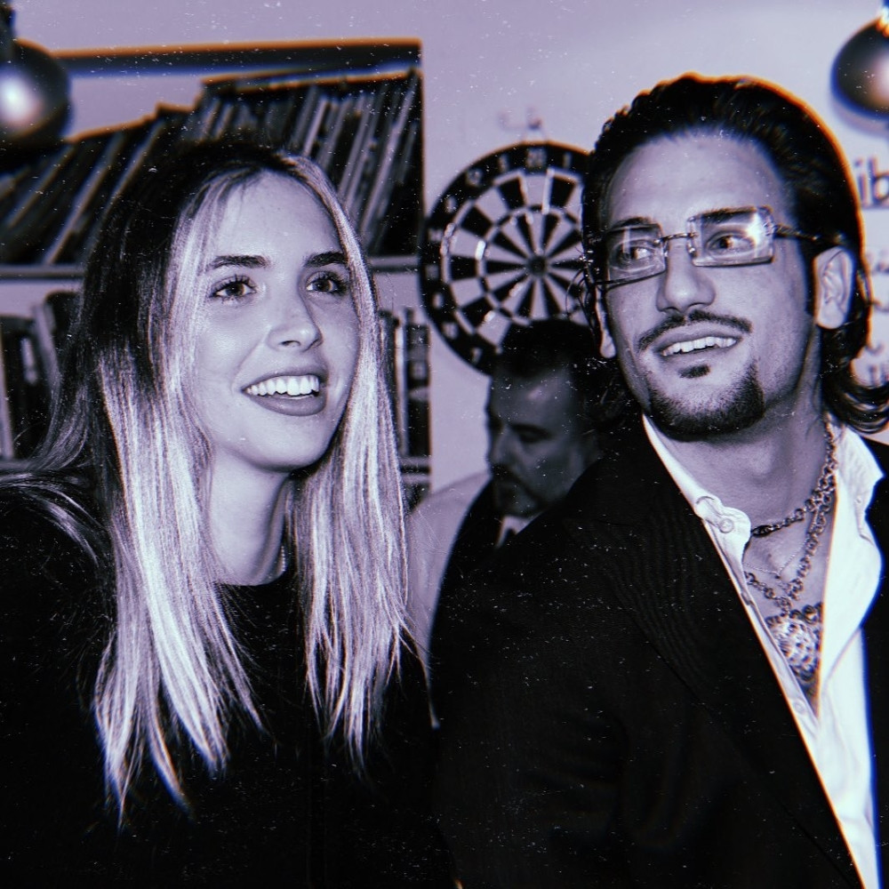 Uživa u ljubavi sa ovim zgodnim momkom! (FOTO)