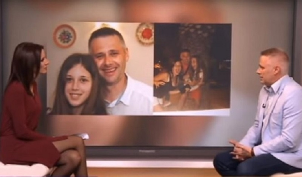 Suze same naviru - Na monitoru puštena fotografija sa Tijanom i drugom ćerkom, njegove reči paraju dušu