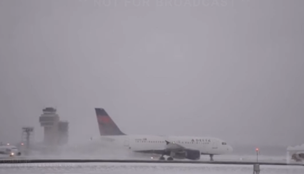 Zatvoreni svi aerodromi, hiljade ljudi zarobljeno! Vanredna situacija na snazi