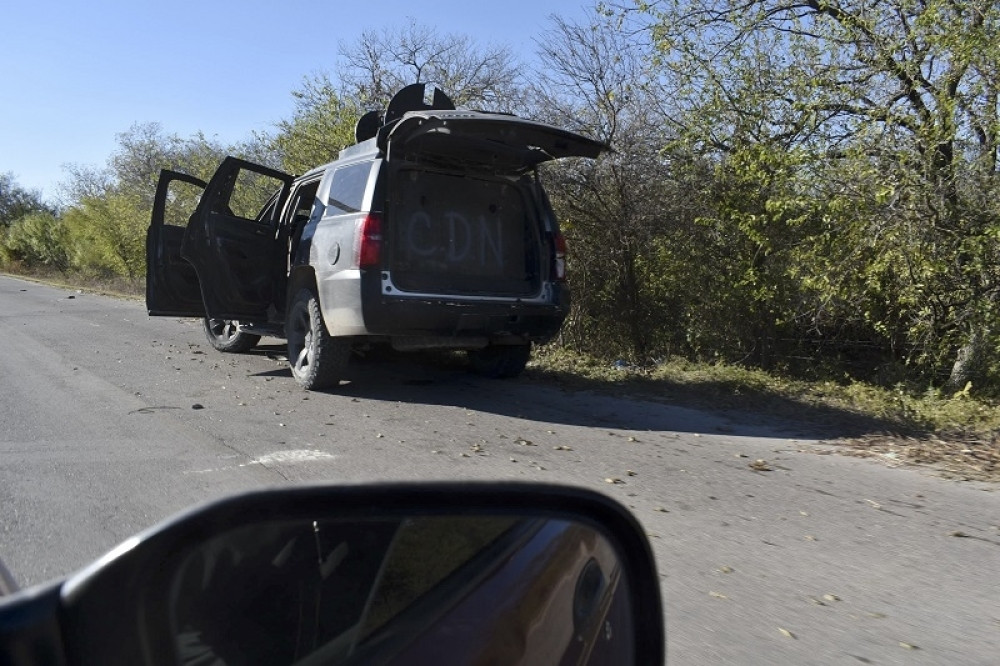 Strašan obračun pred Skupštinom, najmanje 21 osoba ubijena, helikopteri nadleću grad! (FOTO)