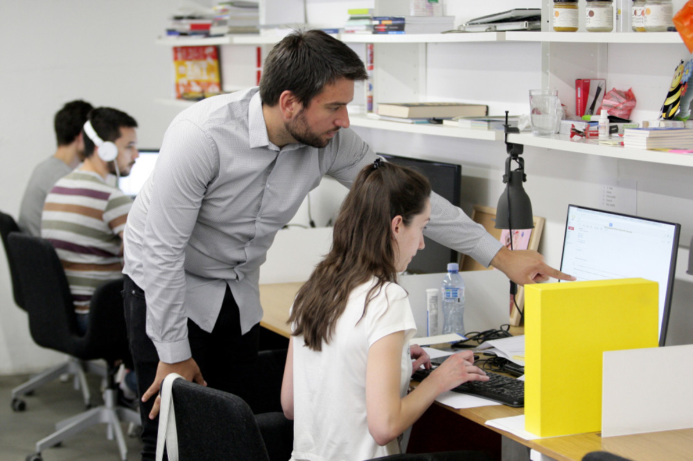 Ovo je čovek koji zarađuje 48.000 dolara mesečno, a stav mu je veoma jednostavan!