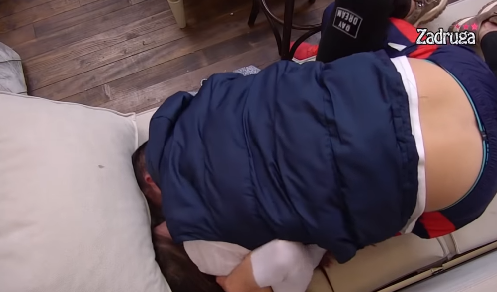 Vrela akcija Dragane i Tomovića u pabu: Poljupci pršte na sve strane (VIDEO)