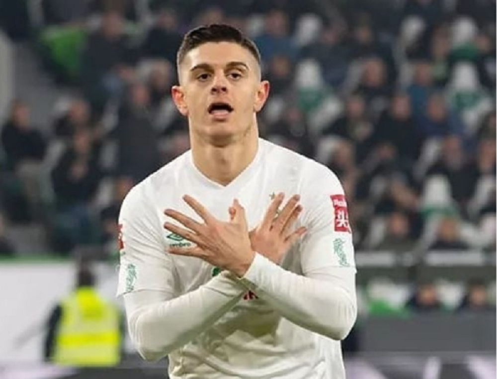 Albanac rođen u Vučitrnu pokazao dvoglavog orla (FOTO)