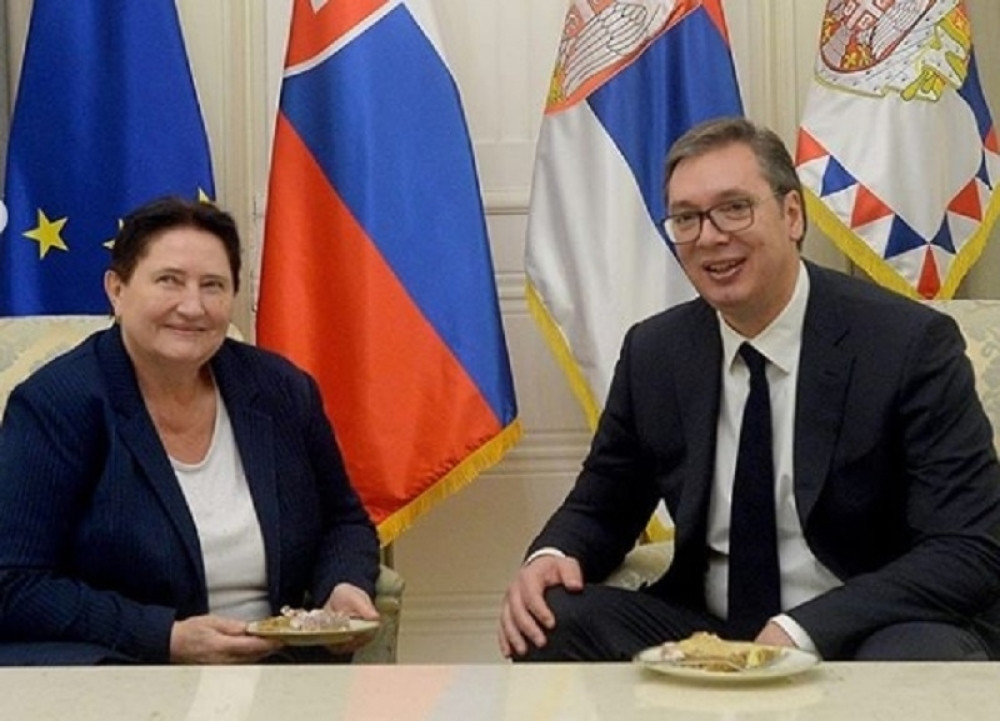 Isekli je, stavili u tanjire i pozdravili se, ali povod nije nimalo lep. Šta se krije iza ove fotografije? (FOTO)