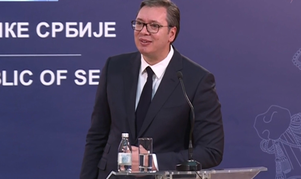 Novinar N1 nije hteo da stane, predsednik Vučić sprečio eskalaciju! (FOTO)