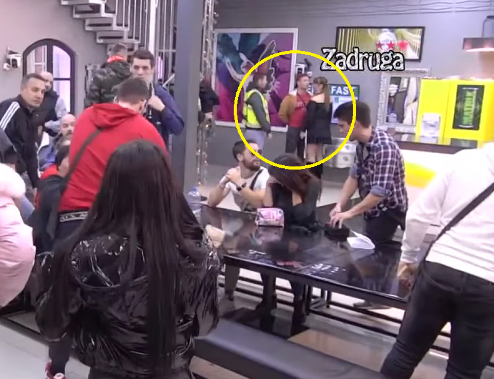 Opšti haos u Zadruzi, pola kuće zaratilo: Pare letele na sve strane, sve zbog njega (VIDEO)