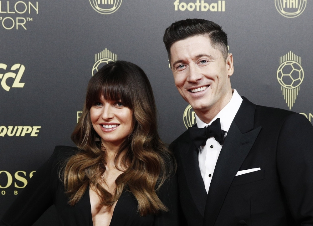 Ona je bila bomba koja je bacila "Zlatnu loptu" u drugi plan, a svoje dame prošetali i Mesi, Van Dajk, De Liht, Alison (FOTO)