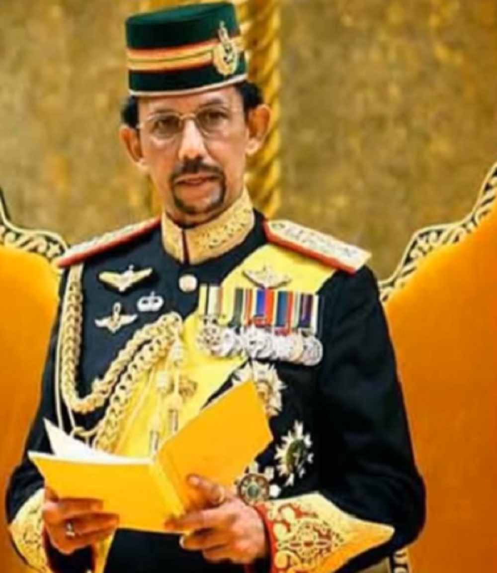 Opsednut je seksom i ima na stotine drogiranih robinja, 7.000 automobila i 28 milijardi dolara