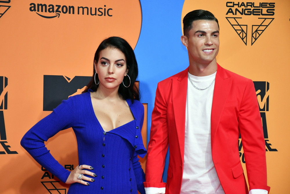 Dok je Ronaldo bio na dodeli nagrada, Georgina slikom iz kade zaludela pratioce (FOTO)