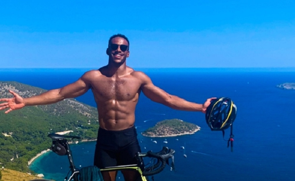 Mladi doktor je san mnogih žena zbog snimka koji je objavio na Tviteru (FOTO)