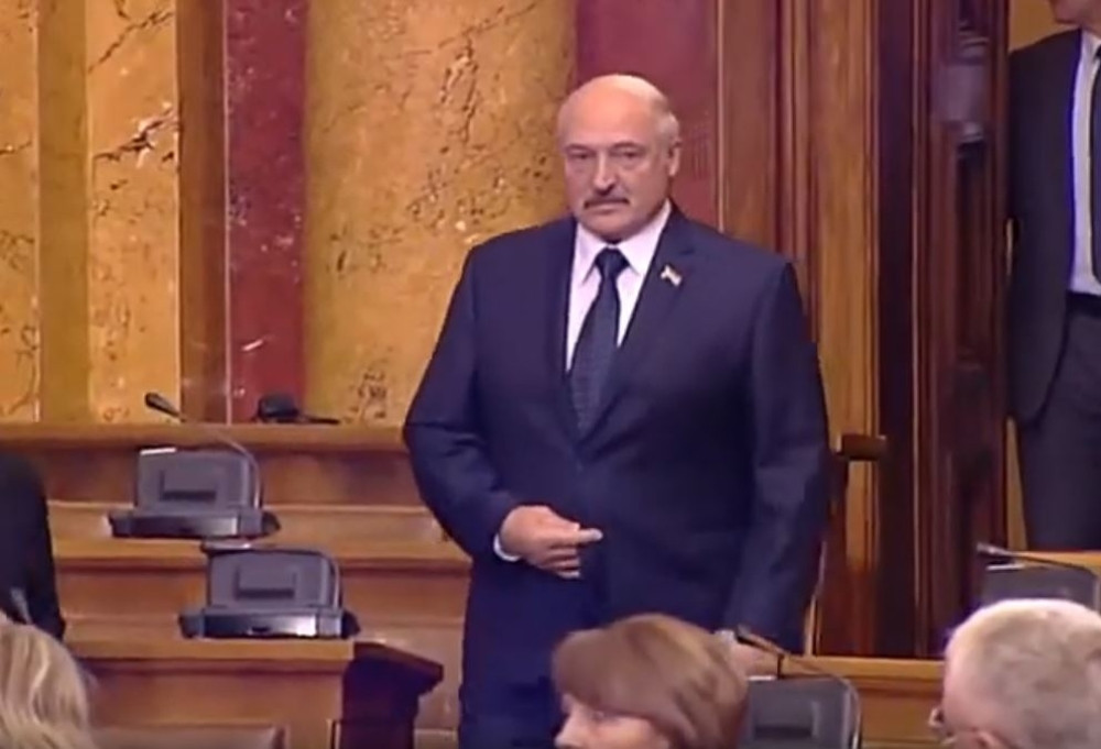 Lukašenko ušao u Skupštinu, zastao kad je ugledao Šešelja, pa promenio svoju odluku - Prekršeni svi protokoli!