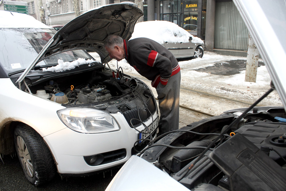 Leskovčanin ujutru hteo da upali automobil, a u ono što je video ni sam nije mogao da poveruje!