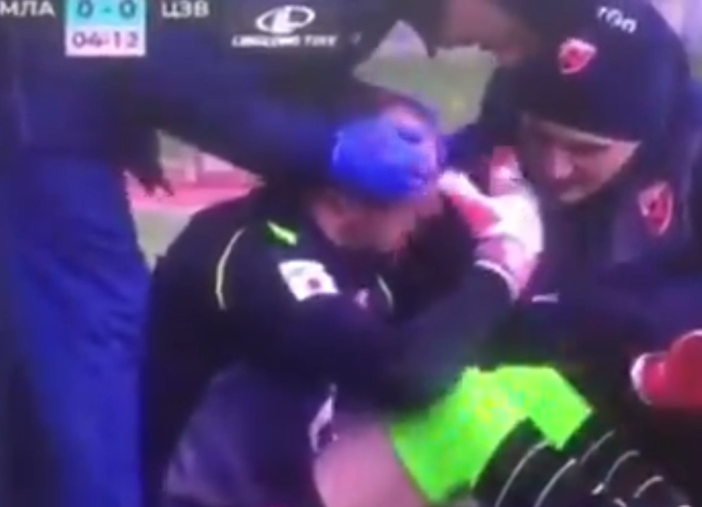 Meč prekinut zbog teške povrede Borjana, golmanu crveno-belih ukazivana medicinska pomoć! (VIDEO)