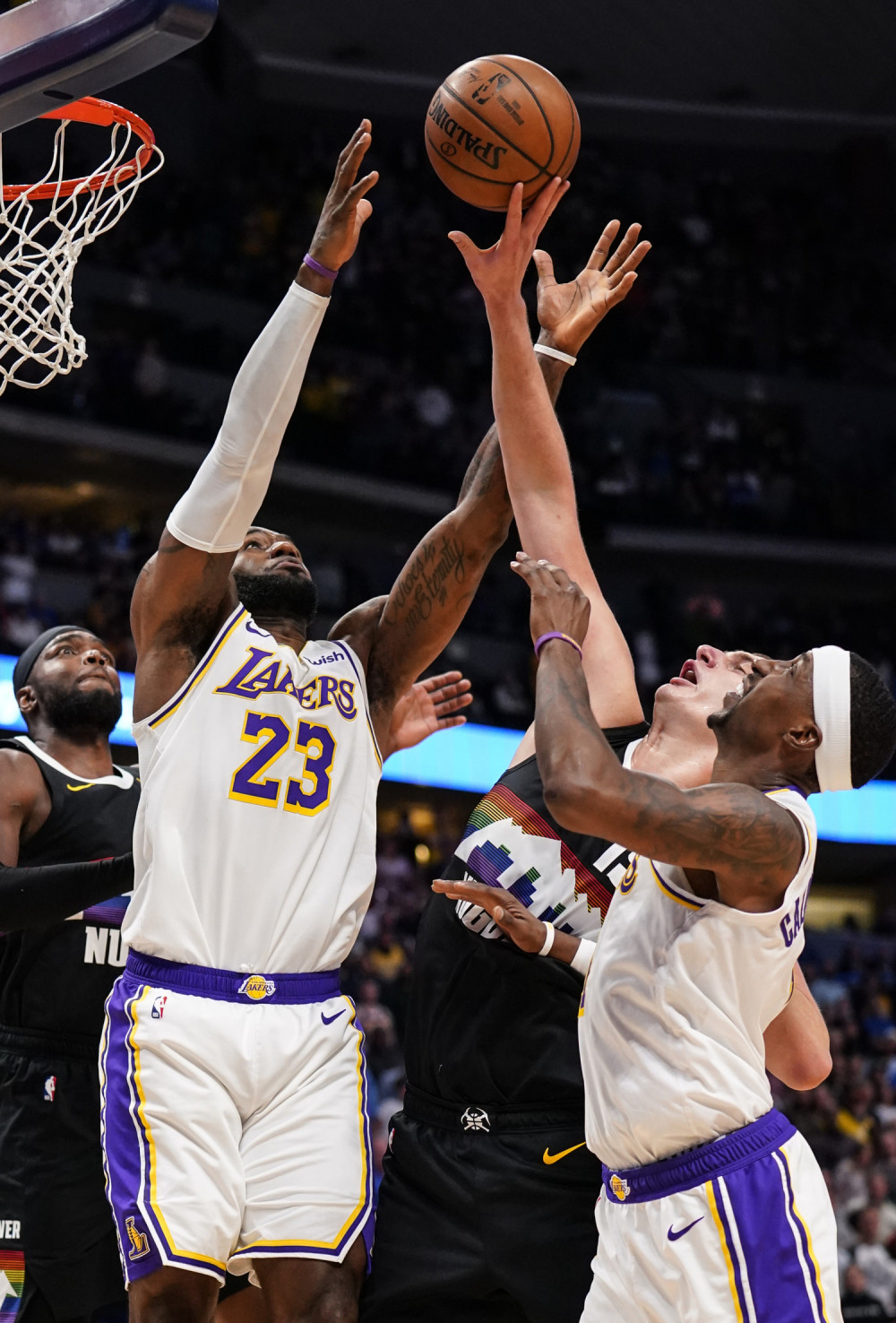 Potukli se "Lebron" i "Jokić", umešale se i devojke (VIDEO)