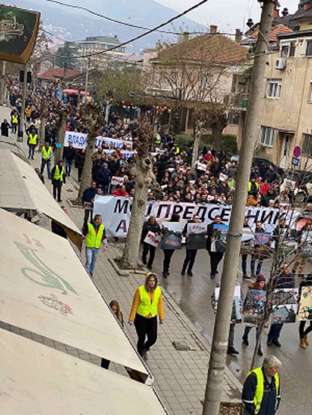 Hiljade Vranjanaca na ulicama, podrška predsedniku Vučiću (VIDEO)