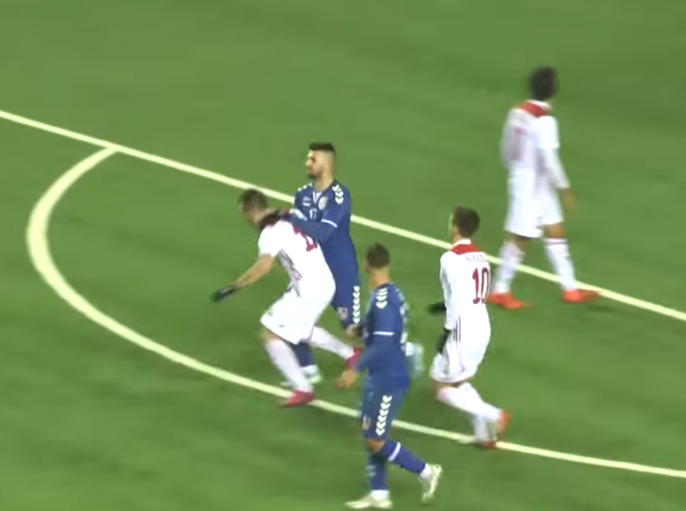 Haos na utakmici u Beogradu, davio igrača dok je sudija nemo posmatrao (VIDEO)