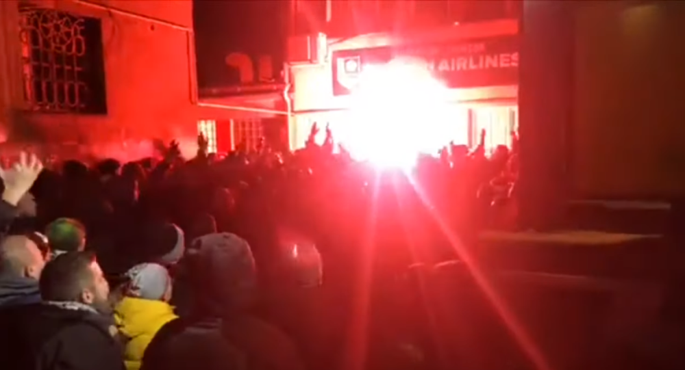 Nezadovoljni odlukom čelnika izašli na ulice, baklje i skandiranje u znak podrške Musemiću (VIDEO)