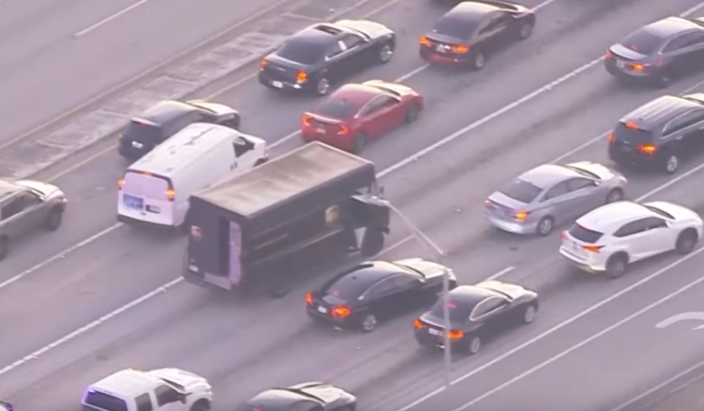 Policija jurila za lopovima, opšti haos na ulicama, ubili sve koji su se pojavili na nišanu! (VIDEO)