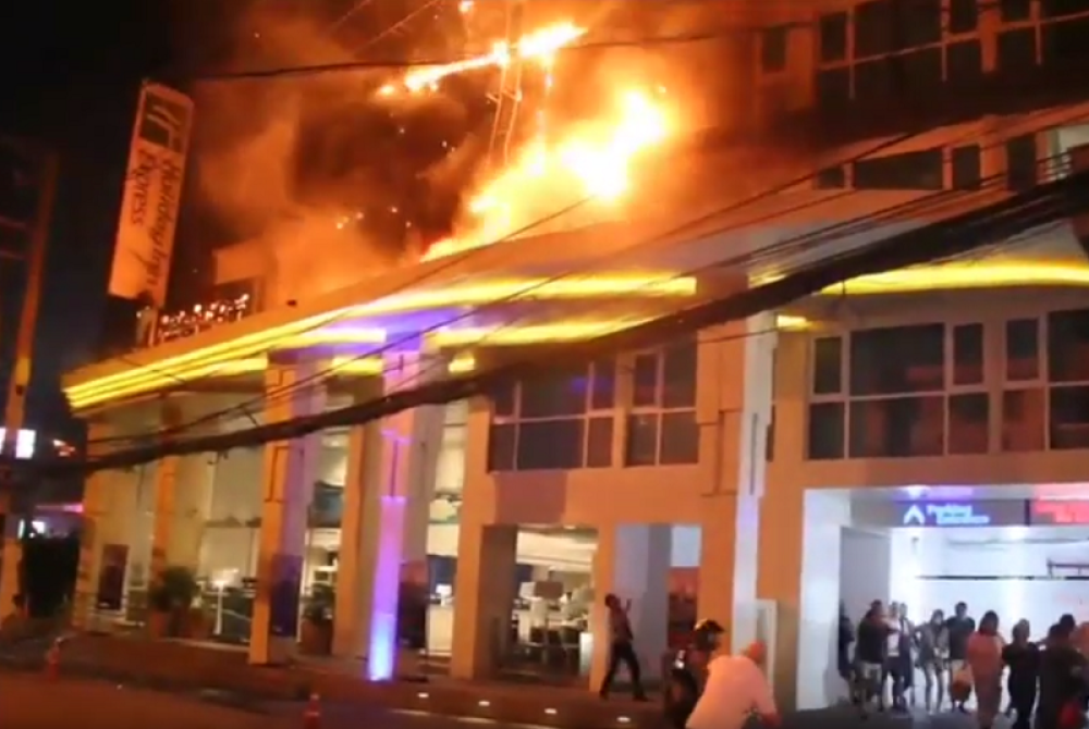 Vatra je odjednom počela da guta objekat, a onda je nastao potpuni haos. Bio je prepun gostiju. Otkriven krivac (VIDEO)